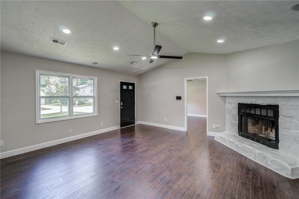 Pebble Point Dr, Loganville, GA 30052