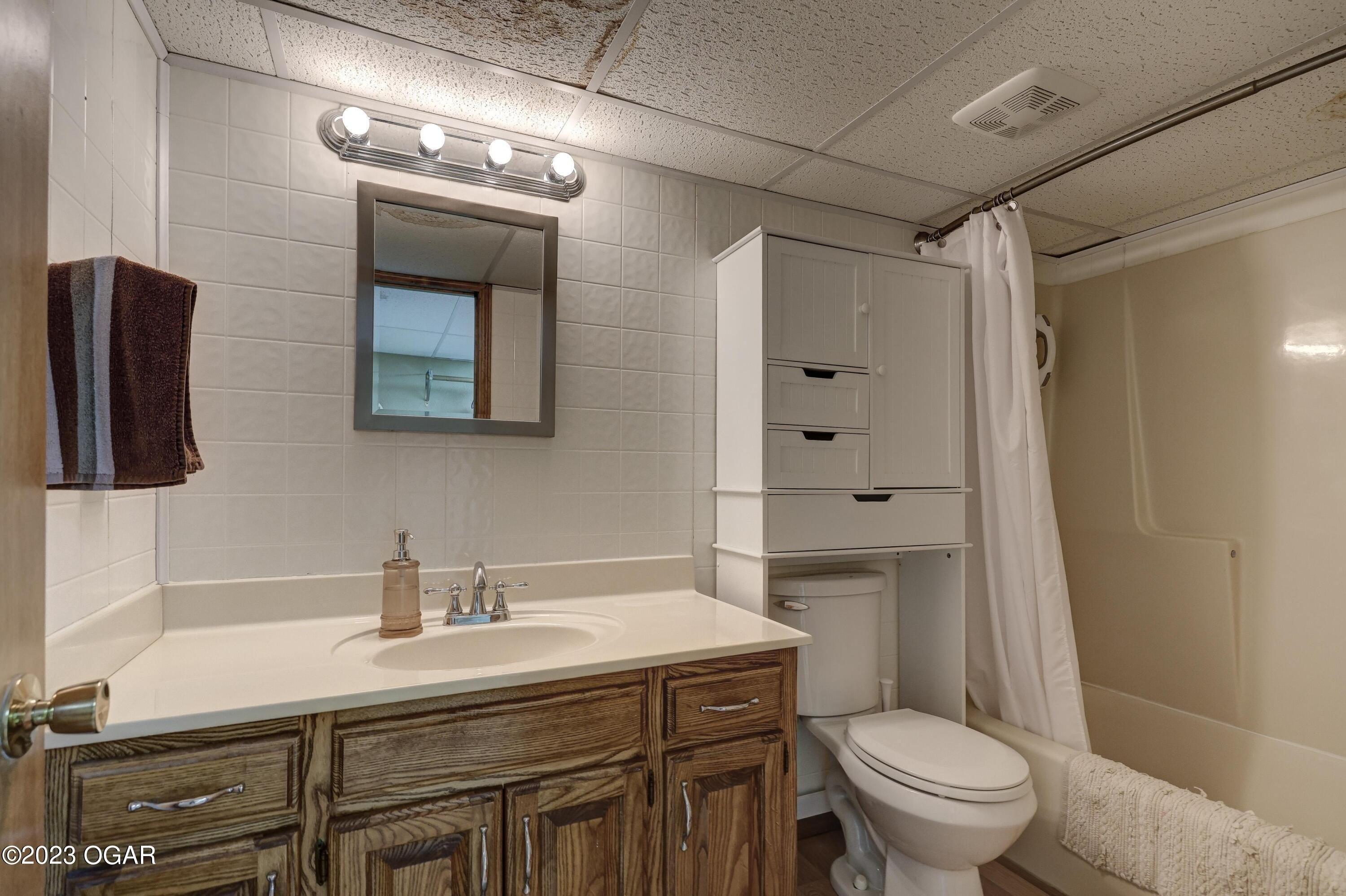 S Maple St, Carthage, MO 64836