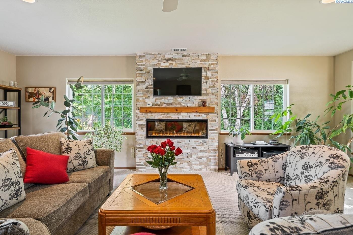 1739th Pr Nw, Grandview, WA 98930
