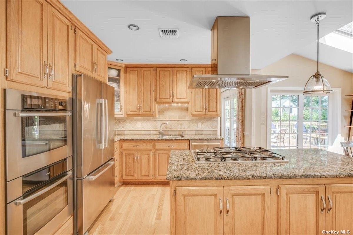 Kew Ct, Huntington, NY 11743