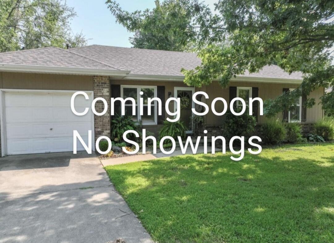 W Warren Ave, Ozark, MO 65721