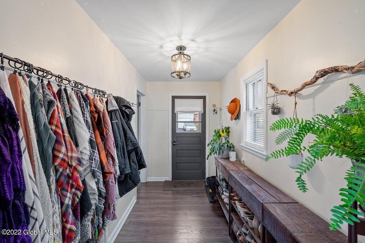 Lindbergh Ave, Rensselaer, NY 12144