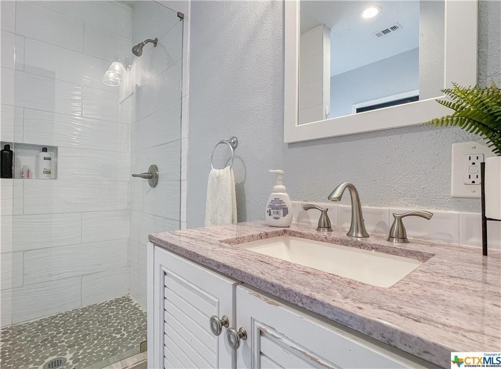 Tropical Dr, San Antonio, TX 78218
