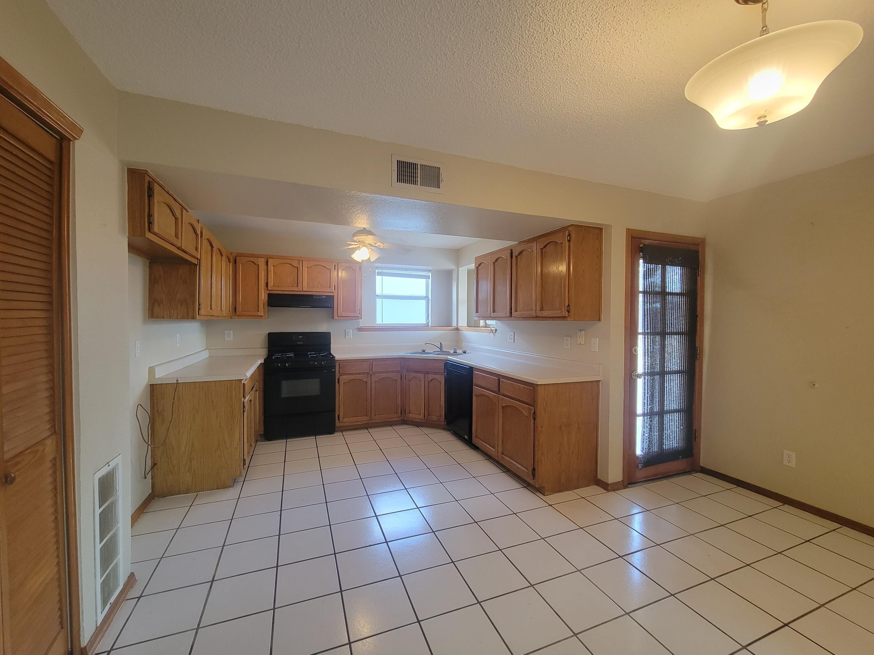 Loma Canada Ct, El Paso, TX 79934