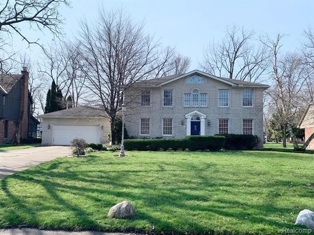 Saint James Dr, Grosse Ile, MI 48138