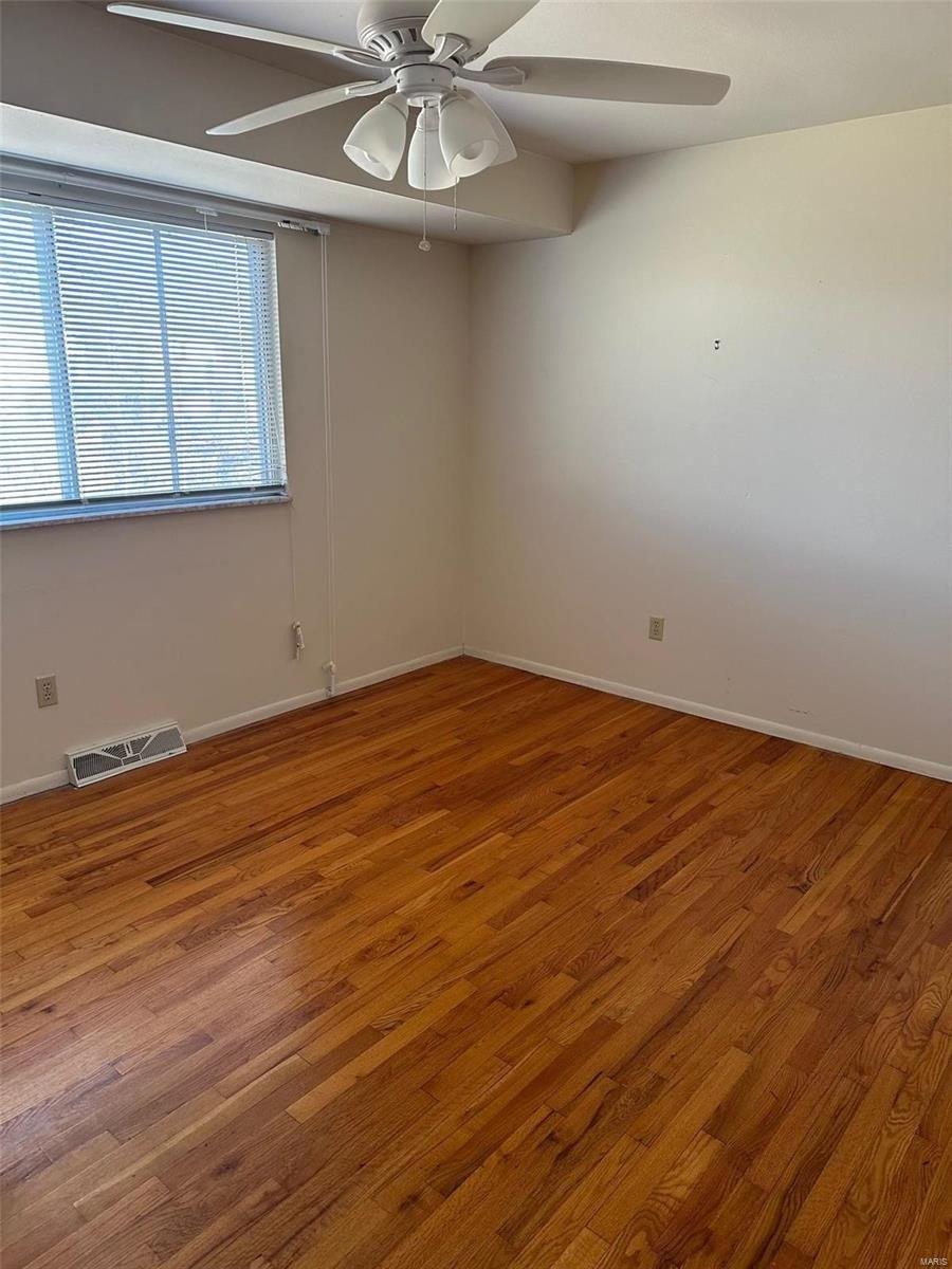 Broad Oak Dr, Saint Louis, MO 63128