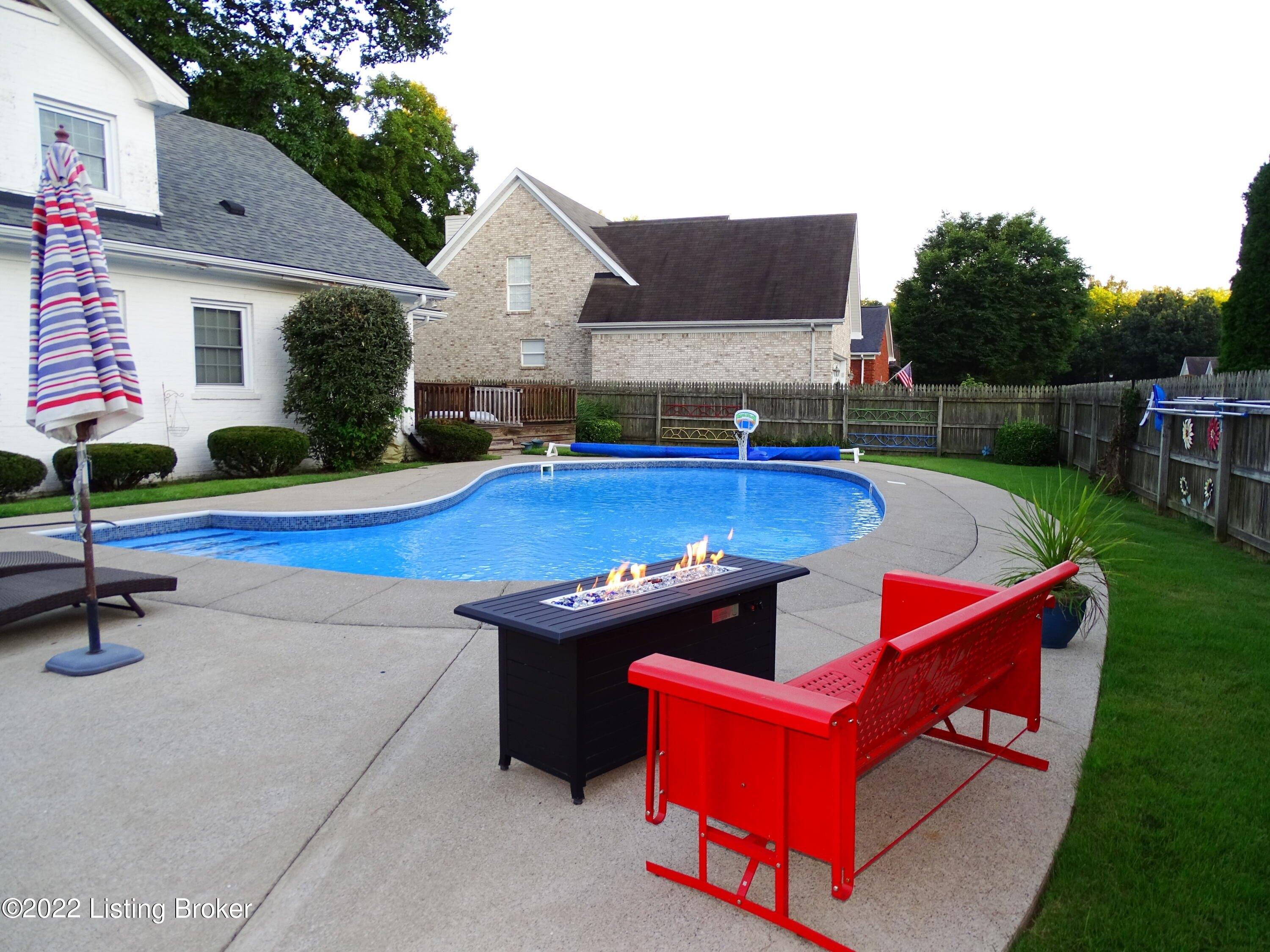 Oxford Woods Ct, Louisville, KY 40222