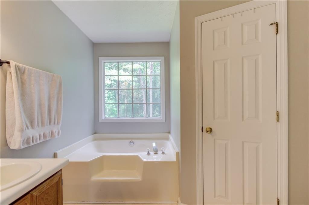 Brittan Glade Trl, Snellville, GA 30039