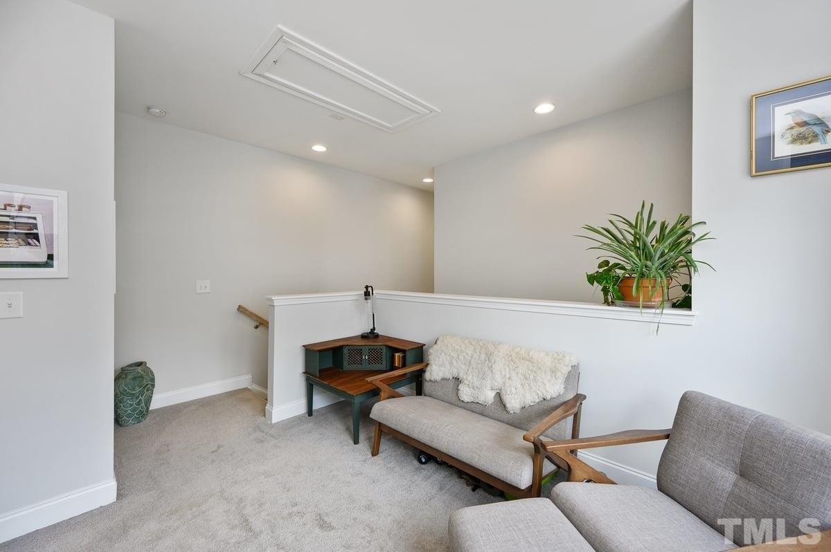 Manordale Dr, Chapel Hill, NC 27517