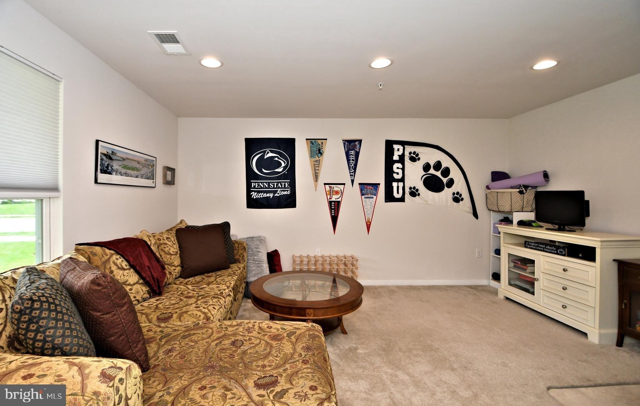 Raya Way, Easton, PA 18045