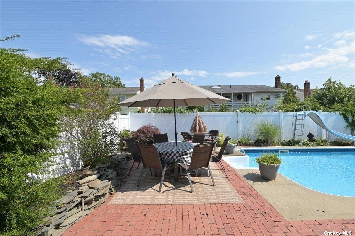 Dorothy St, Bellmore, NY 11710