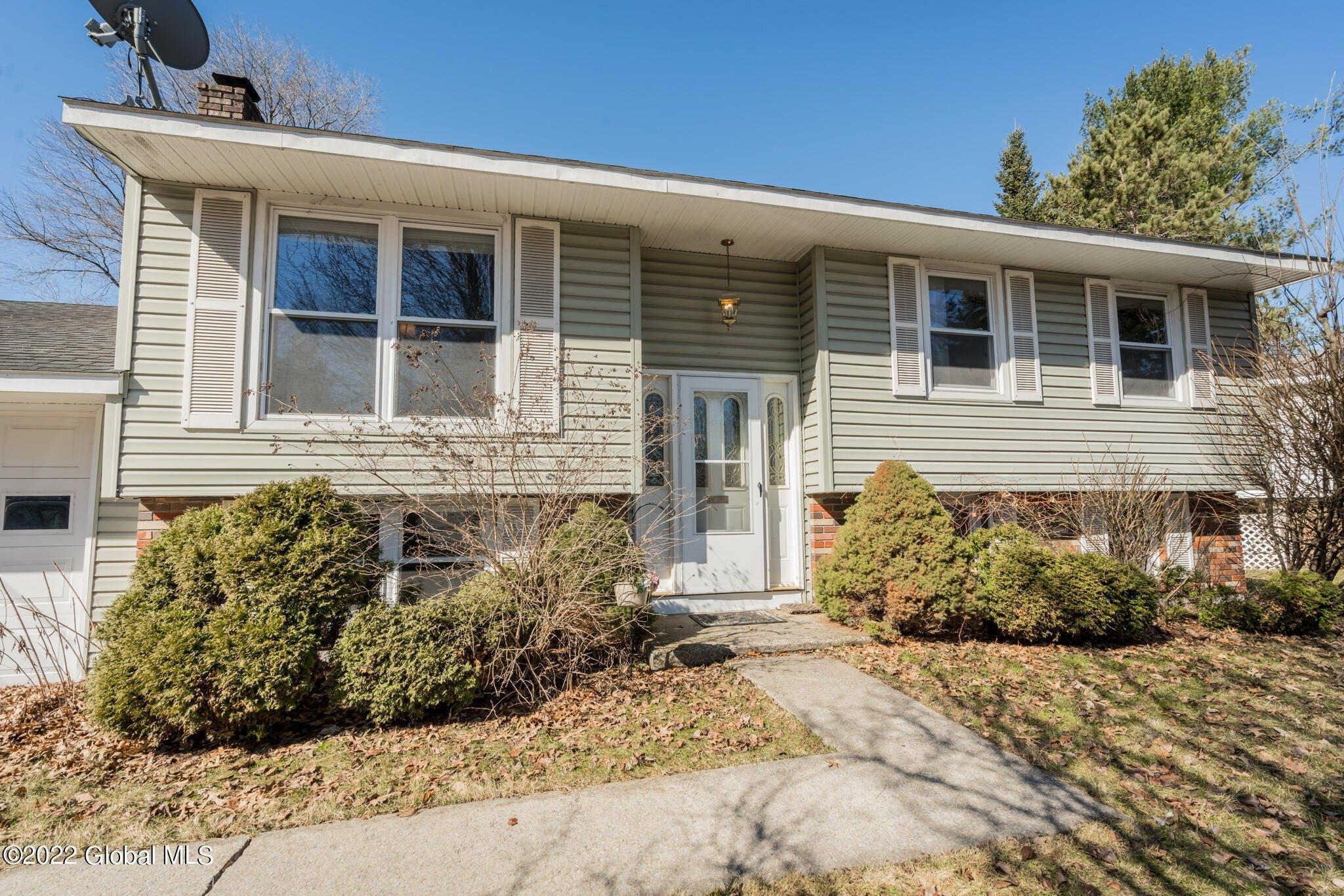 W Circular Ct, Saratoga Springs, NY 12866