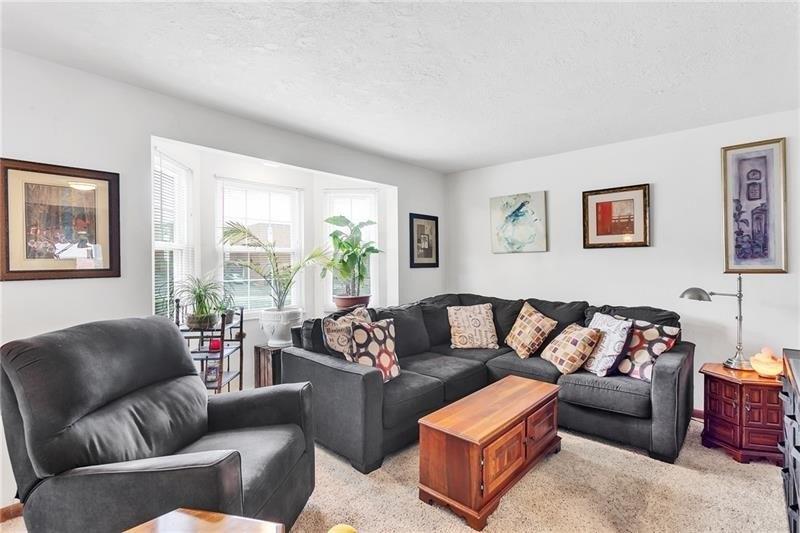 Woodstone Ln, New Kensington, PA 15068