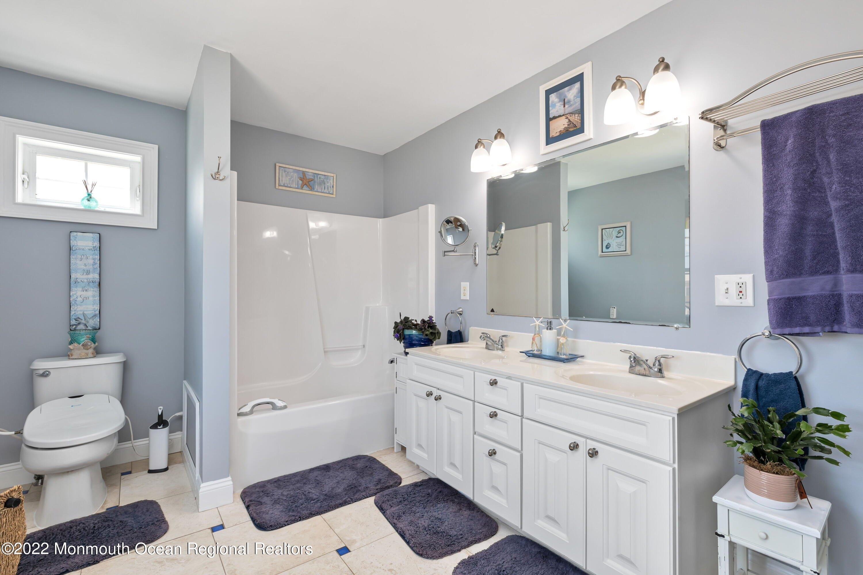 Flamingo Rd, Tuckerton, NJ 08087