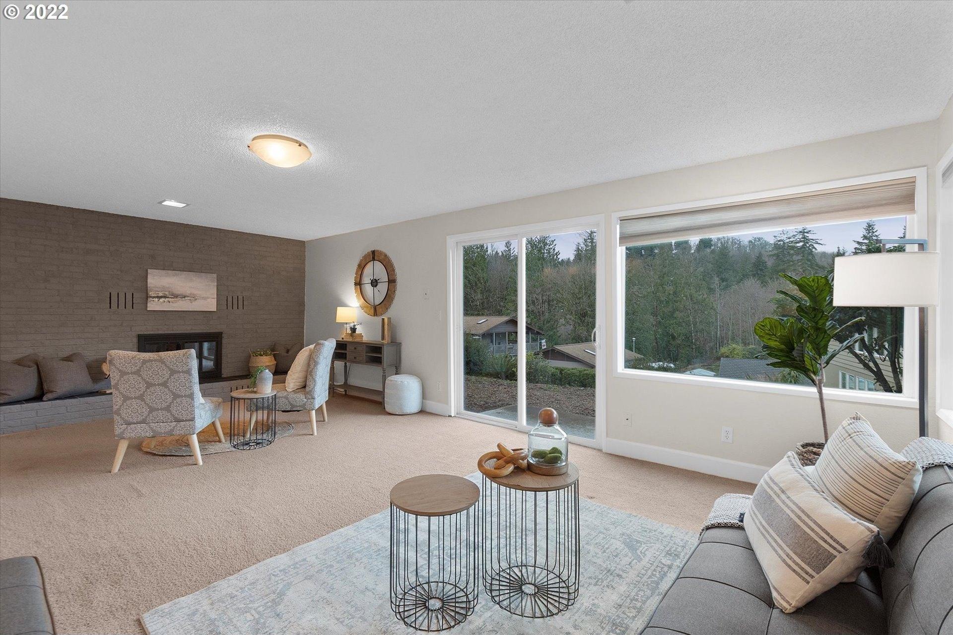 W Lynnwood Dr, Longview, WA 98632