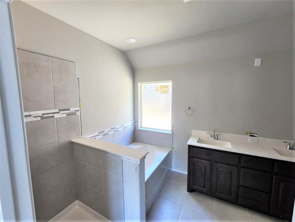 Long Iron Dr, Fort Worth, TX 76108
