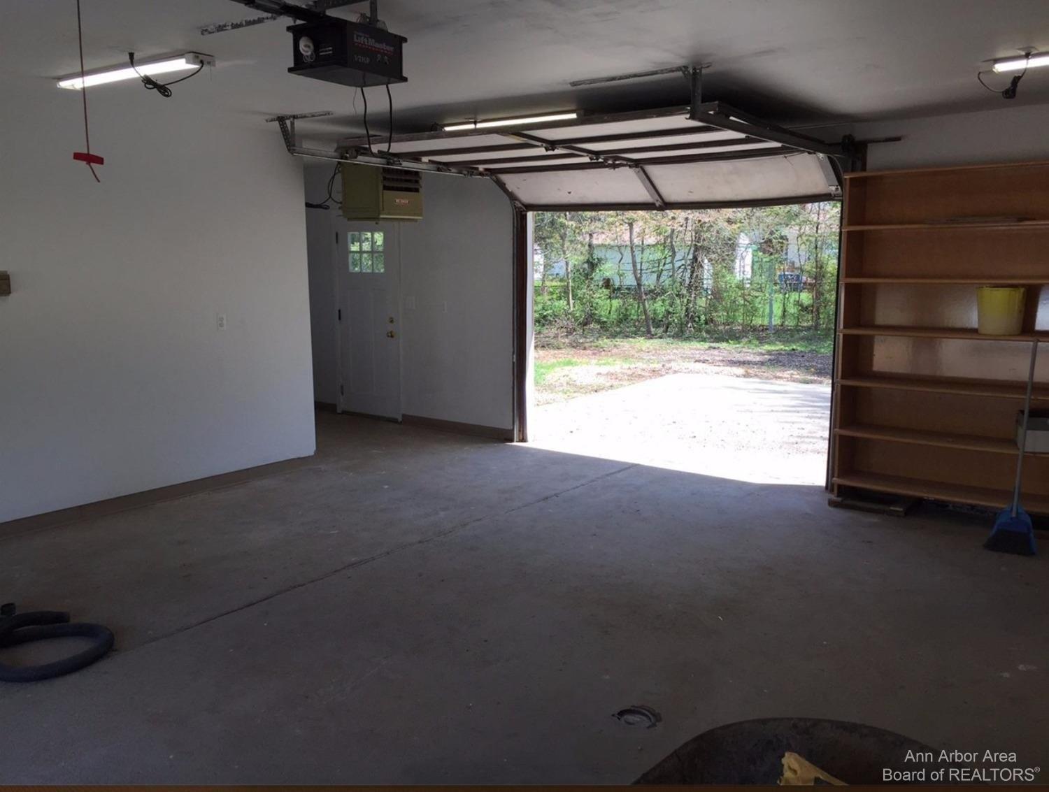 La Salle Dr, Ann Arbor, MI 48108