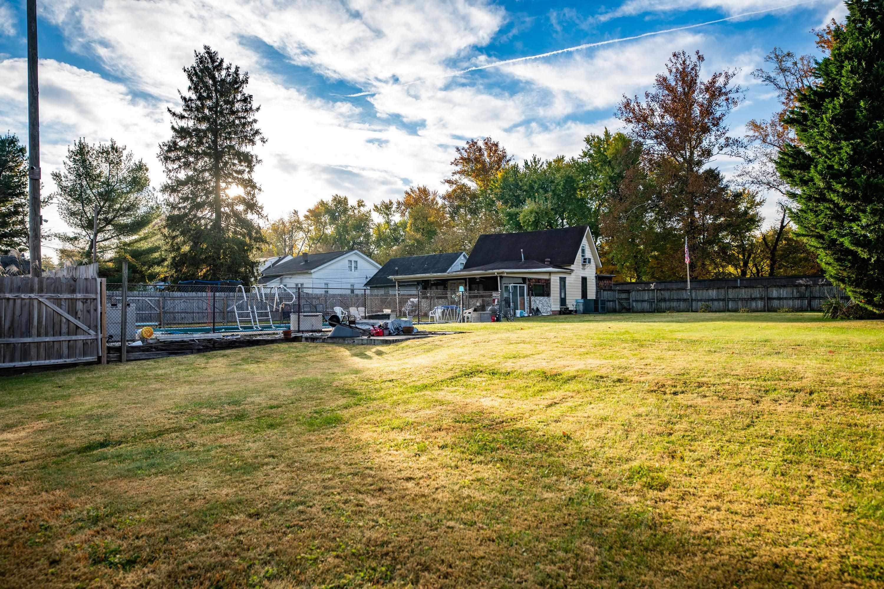 Riverside Dr, Huntington, WV 25705