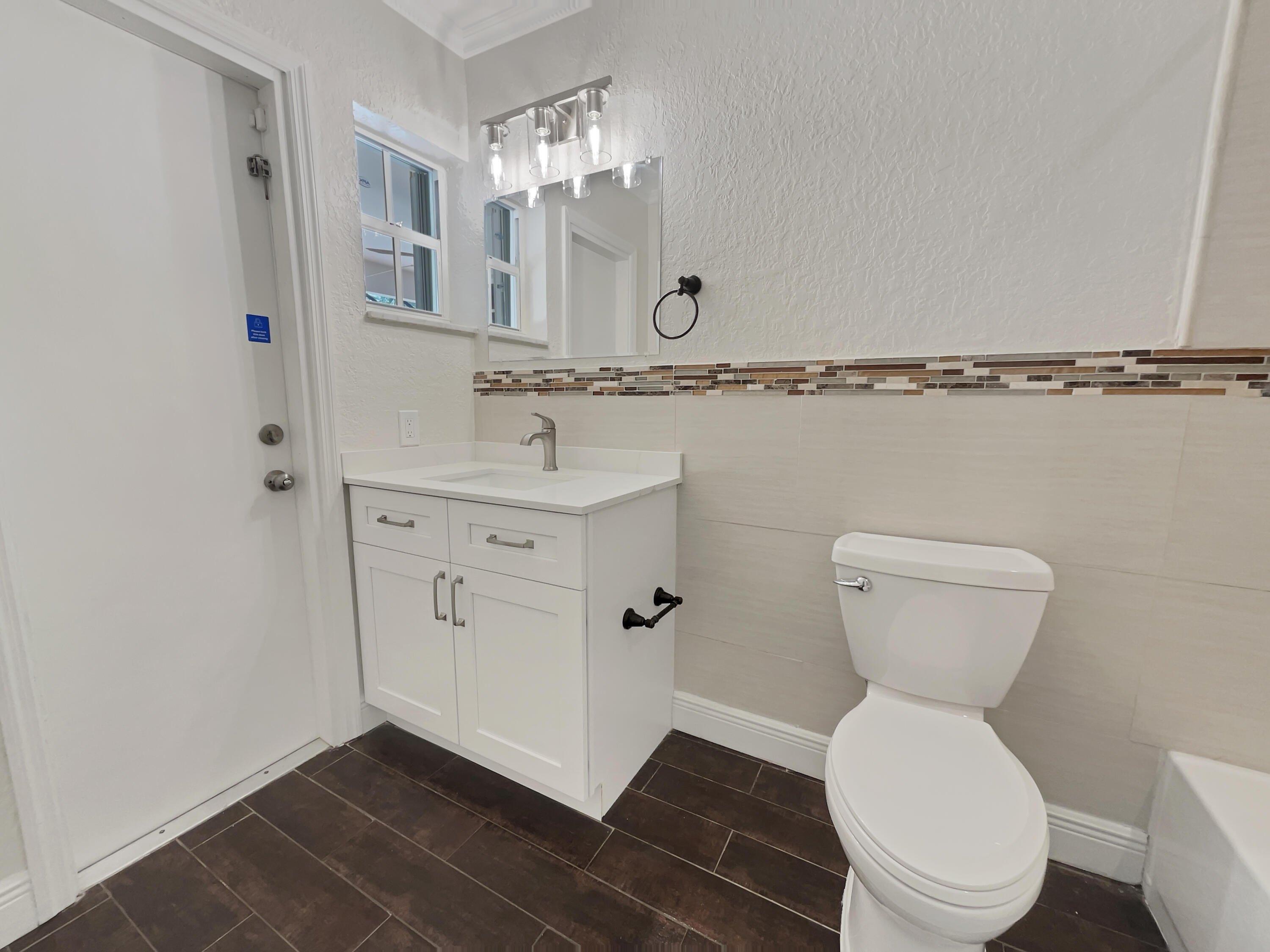 Nw 13th Ct, Plantation, FL 33313