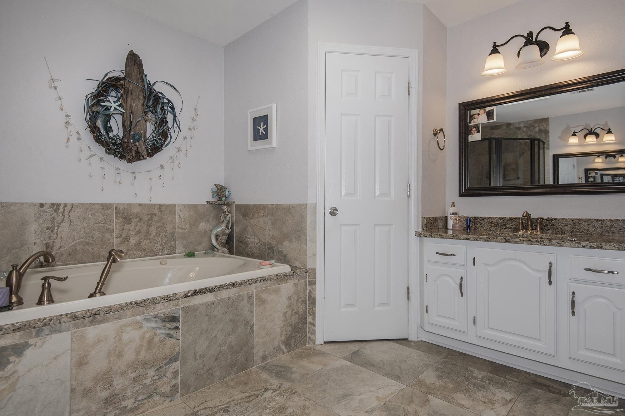 Oak Pointe Dr, Pensacola, FL 32505