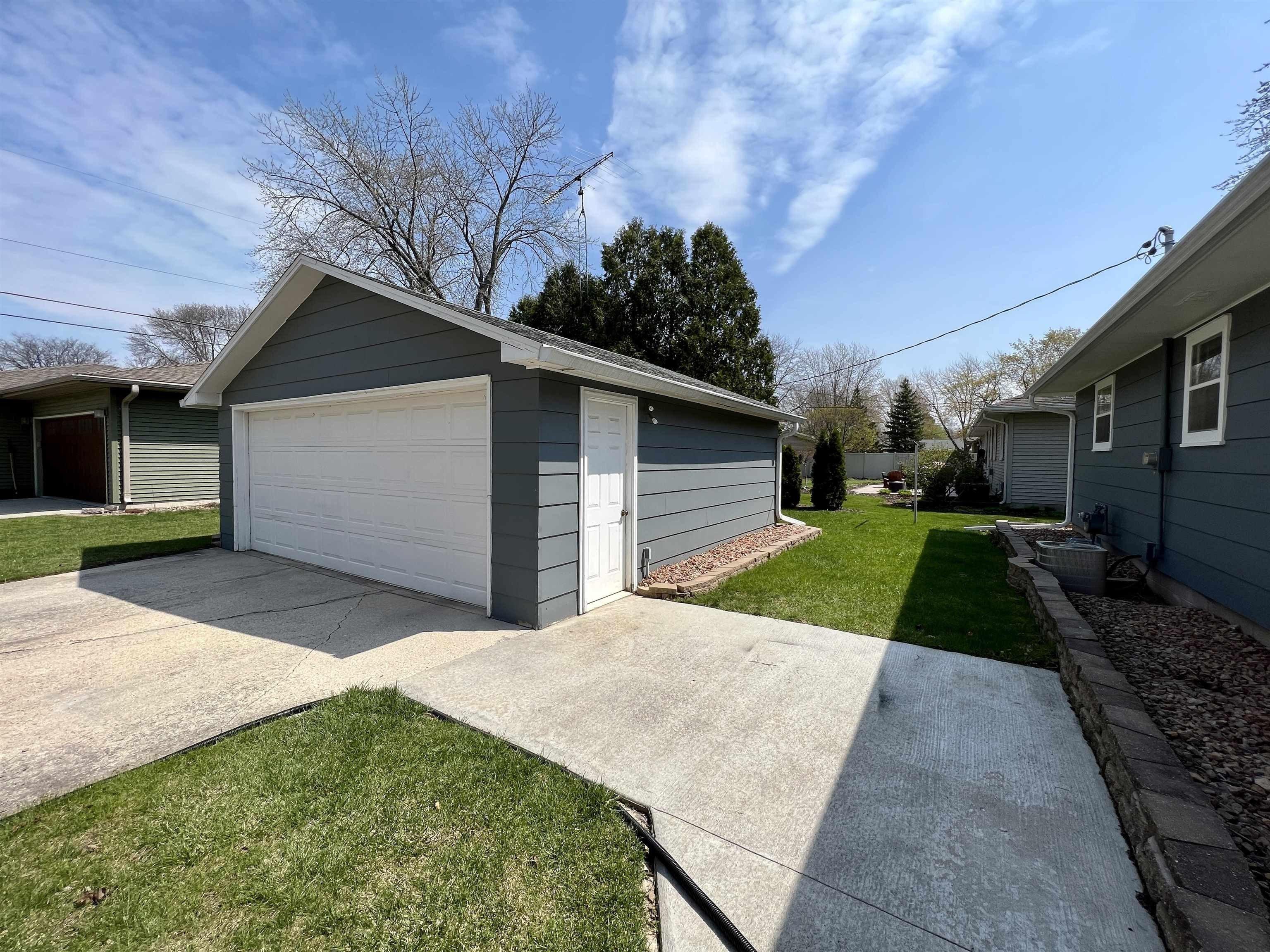 E Bank St, Fond Du Lac, WI 54935