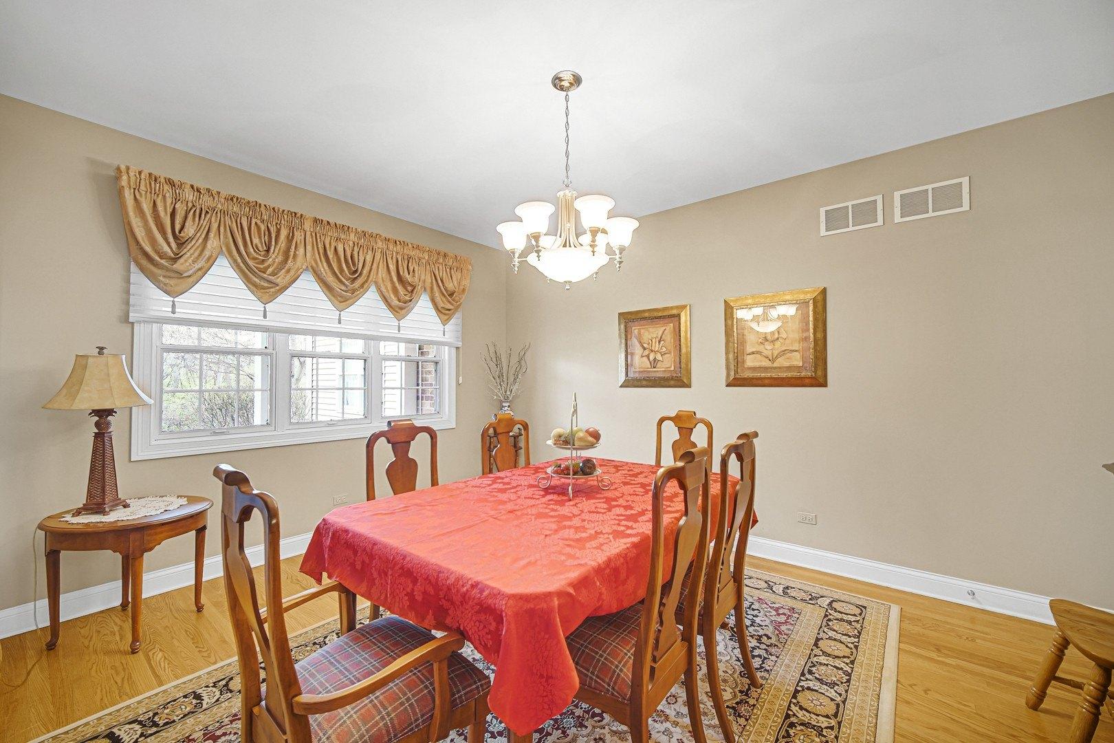 Lenox Rd, Lisle, IL 60532