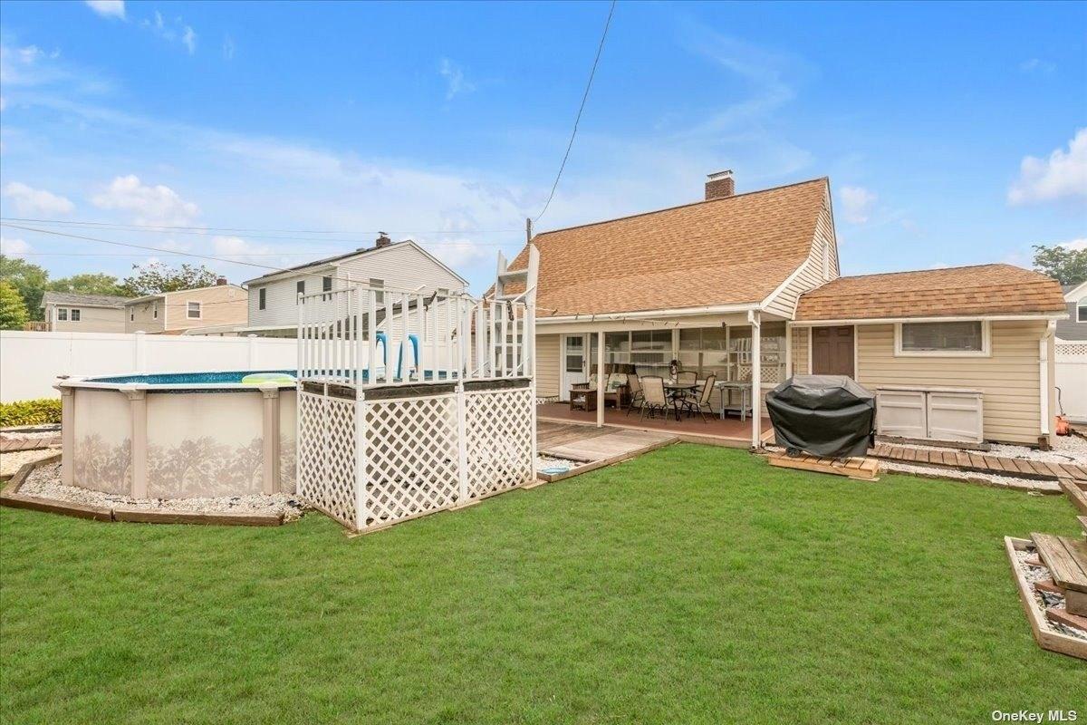Prentice Rd, Levittown, NY 11756