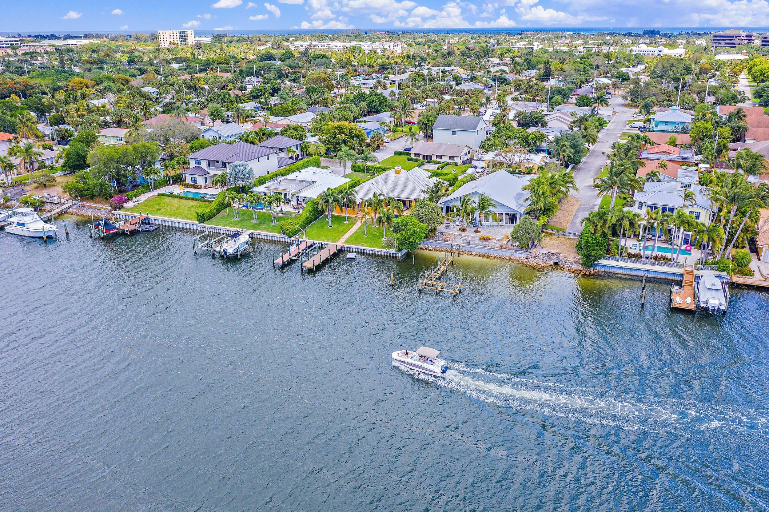 N Suzanne Cir, North Palm Beach, FL 33408