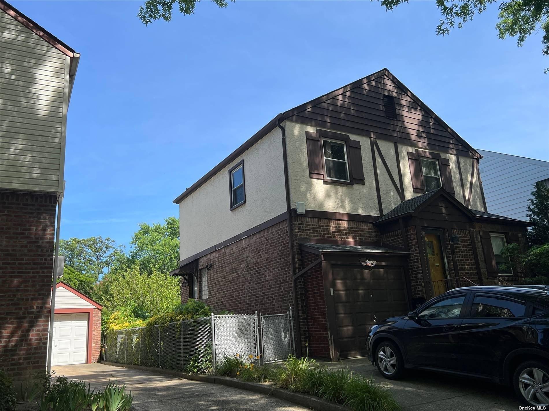 Utopia Pkwy, Jamaica, NY 11432