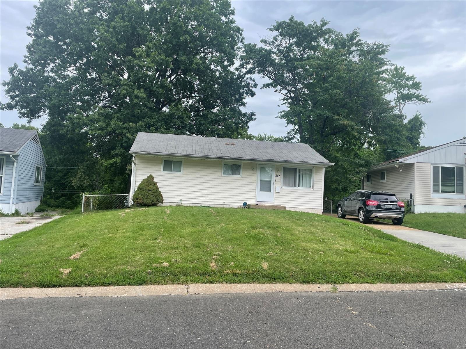 Grampian Rd, Saint Louis, MO 63137