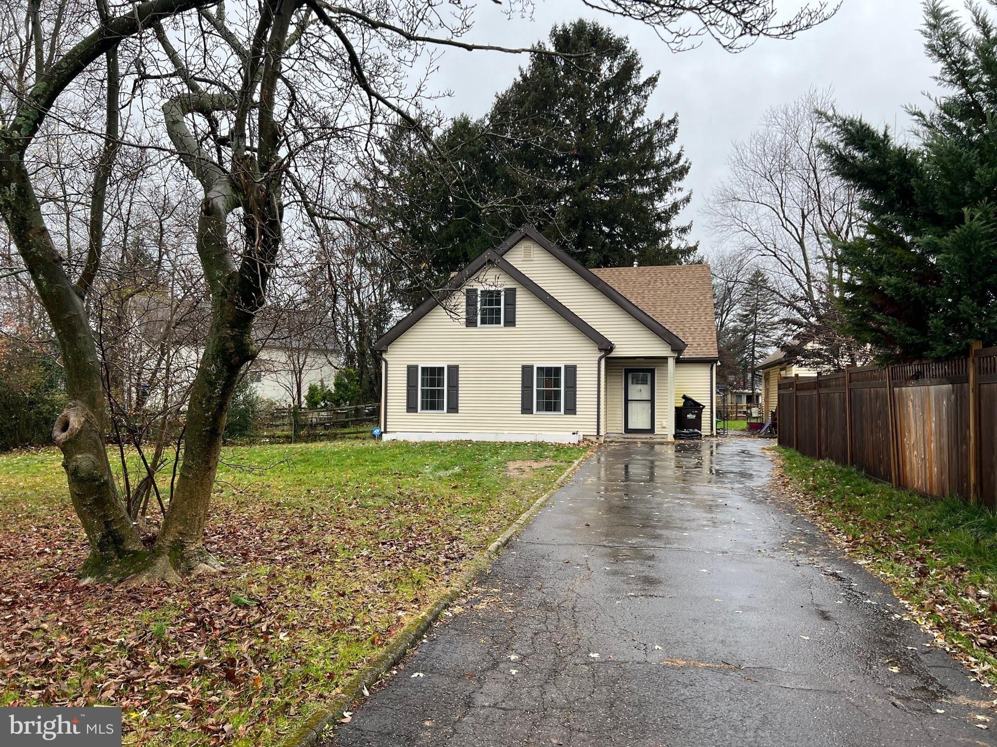 Pennbrook Ave, Lansdale, PA 19446