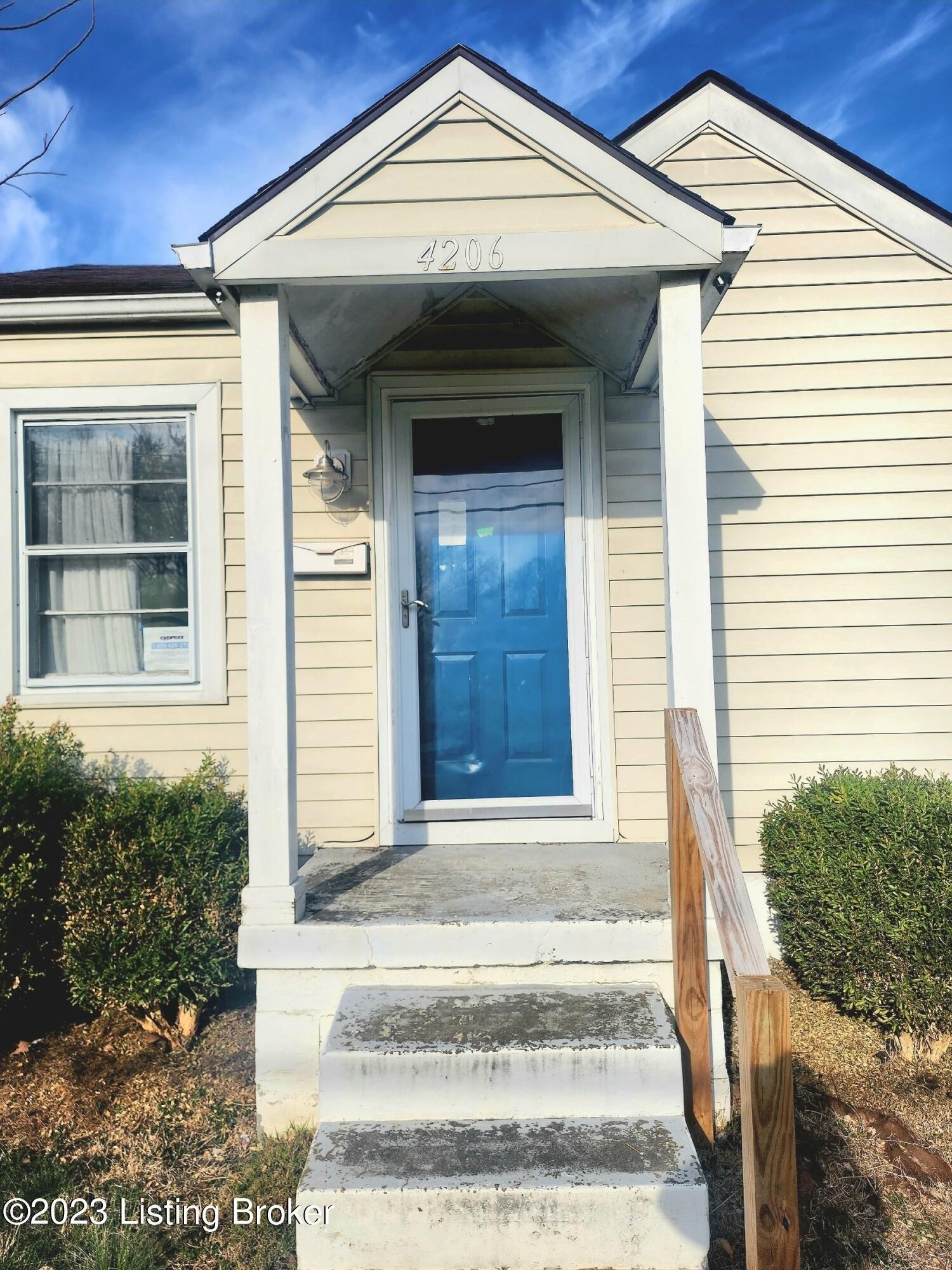 Savage Dr, Louisville, KY 40216