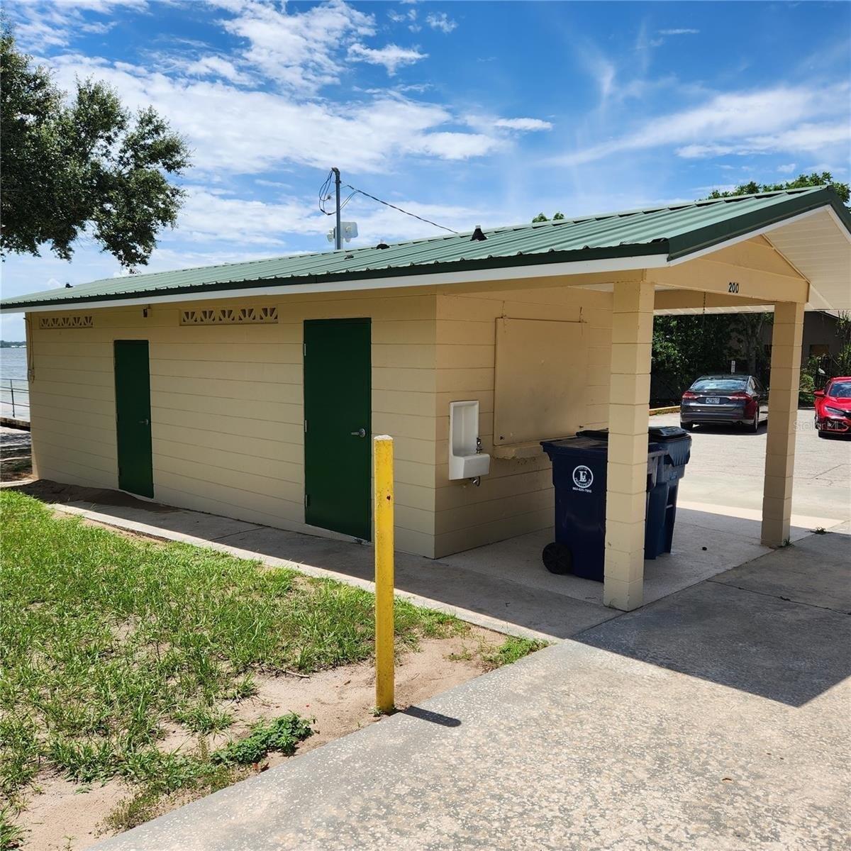 W 1st St, Frostproof, FL 33843