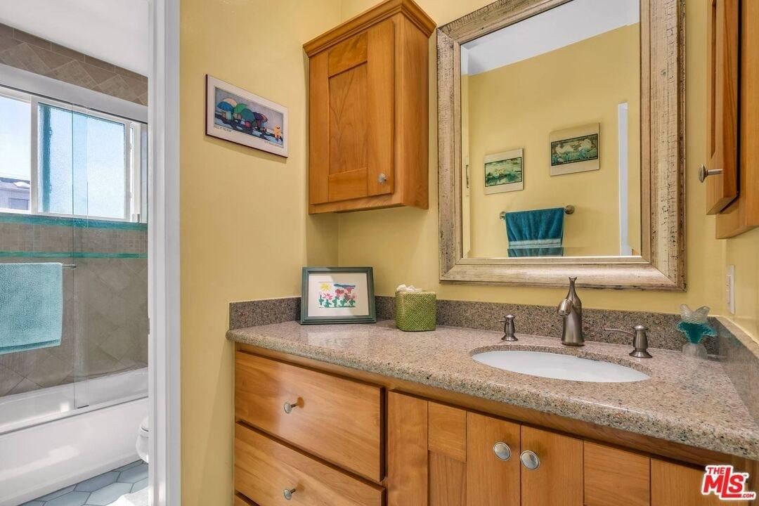 Mast St, Marina Del Rey, CA 90292