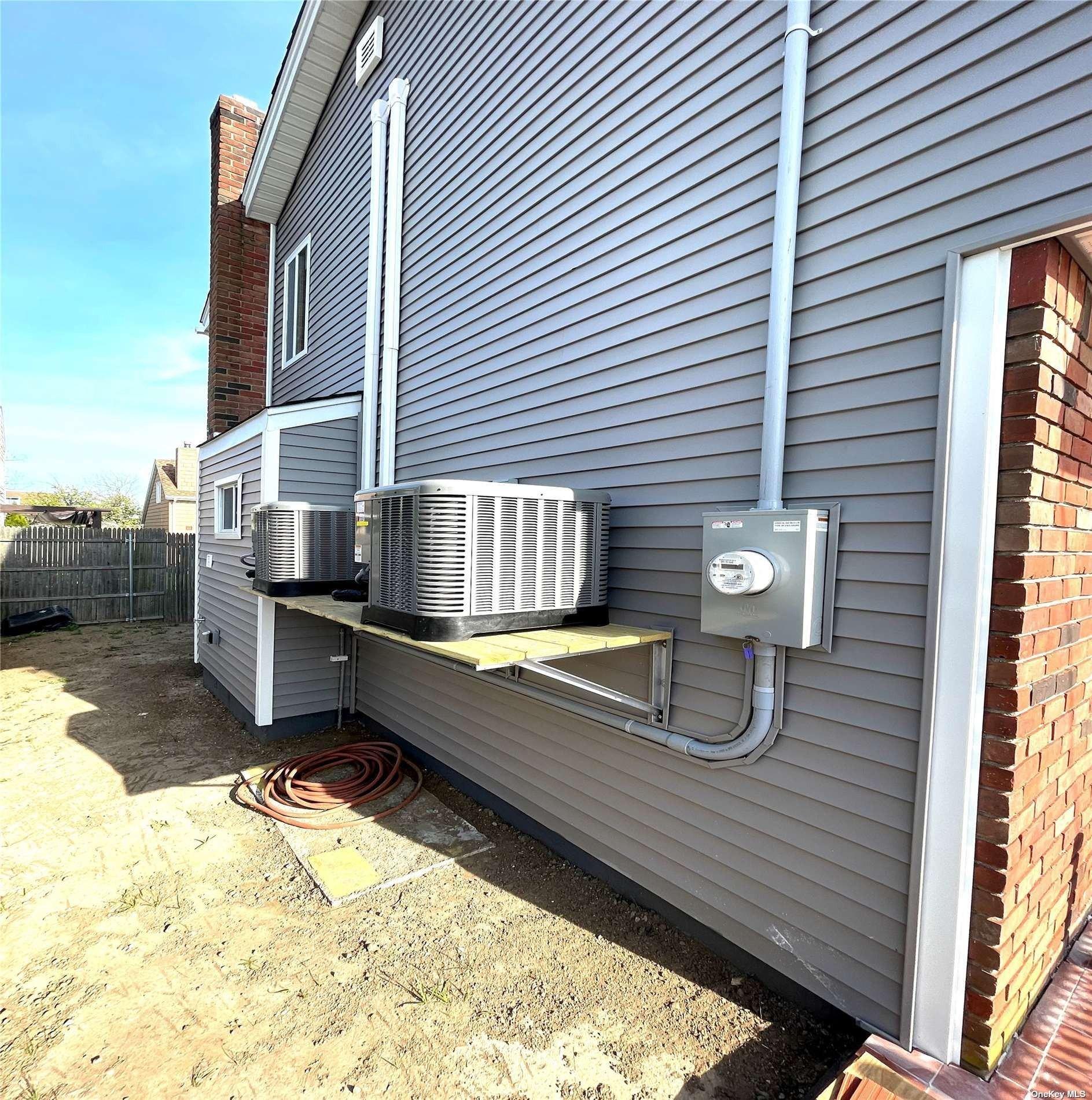 S Bay St, Lindenhurst, NY 11757