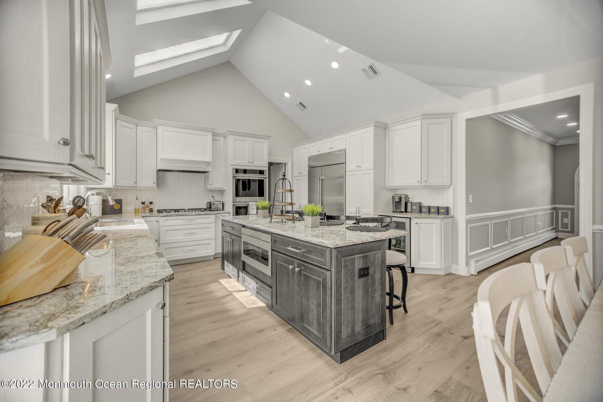 Denise Ct, Manalapan, NJ 07726