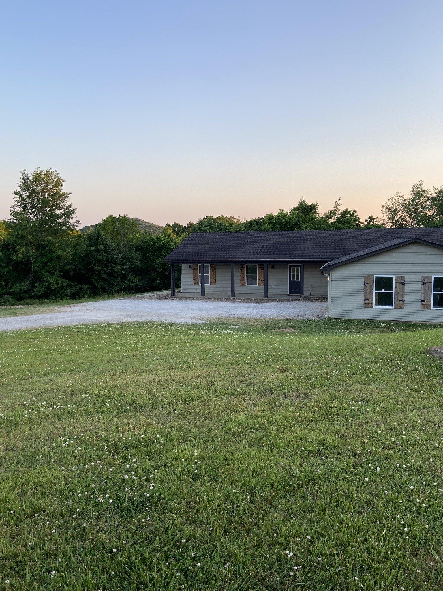Hartsfield Dr, Columbia, TN 38401