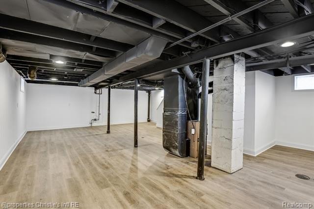 Chandler Park Dr, Detroit, MI 48224