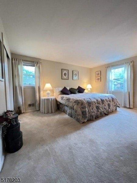 Stirling Ln, Wayne, NJ 07470