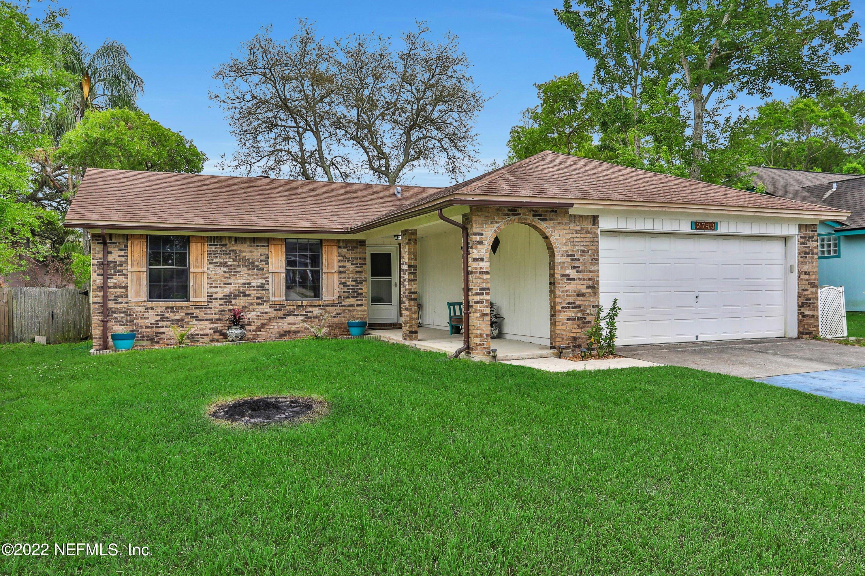Moorsfield Ln, Jacksonville, FL 32225