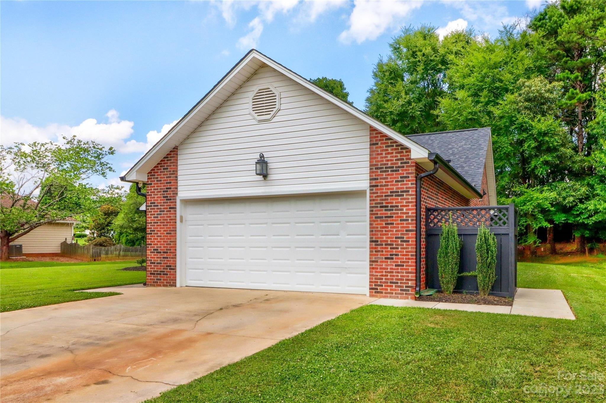 Emerson Dr, Mooresville, NC 28115