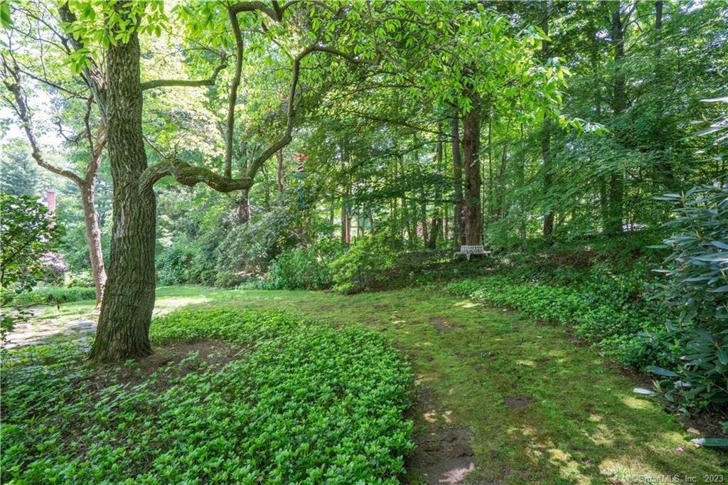 Hillsboro Dr, West Hartford, CT 06107