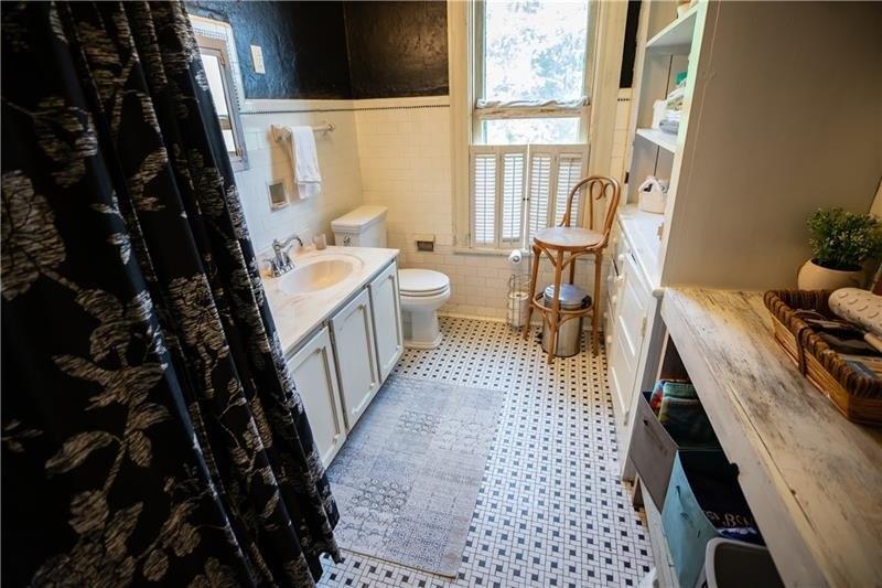 Wren Dr, Irwin, PA 15642