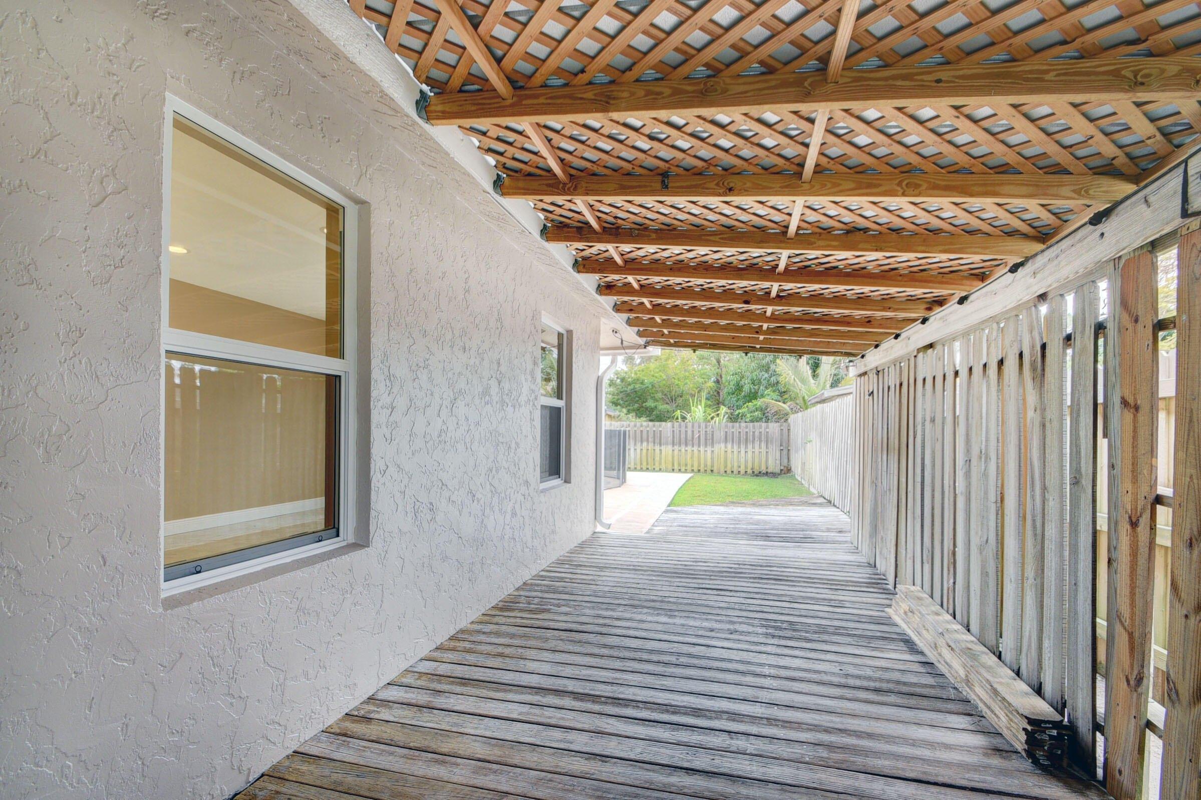 Pine Tree Dr, Delray Beach, FL 33484
