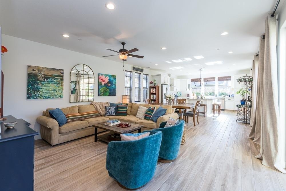 Crescent Ln, Madera, CA 93636
