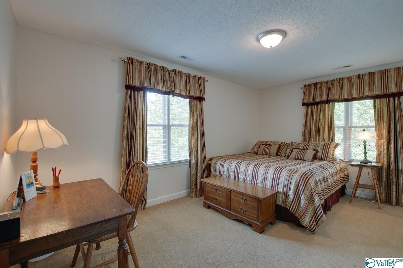 Dunbarton Dr Se, Huntsville, AL 35803