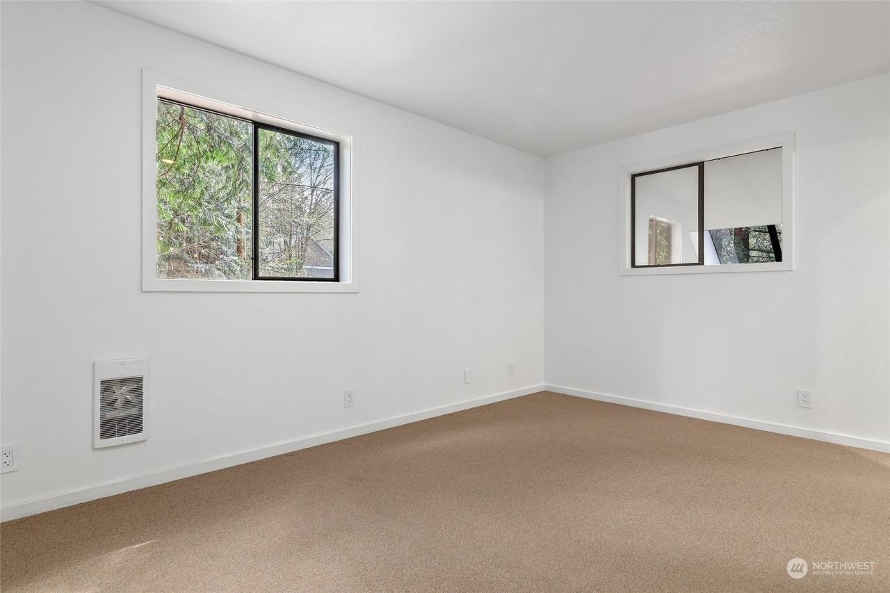 Ne Foster Rd, Bainbridge Island, WA 98110
