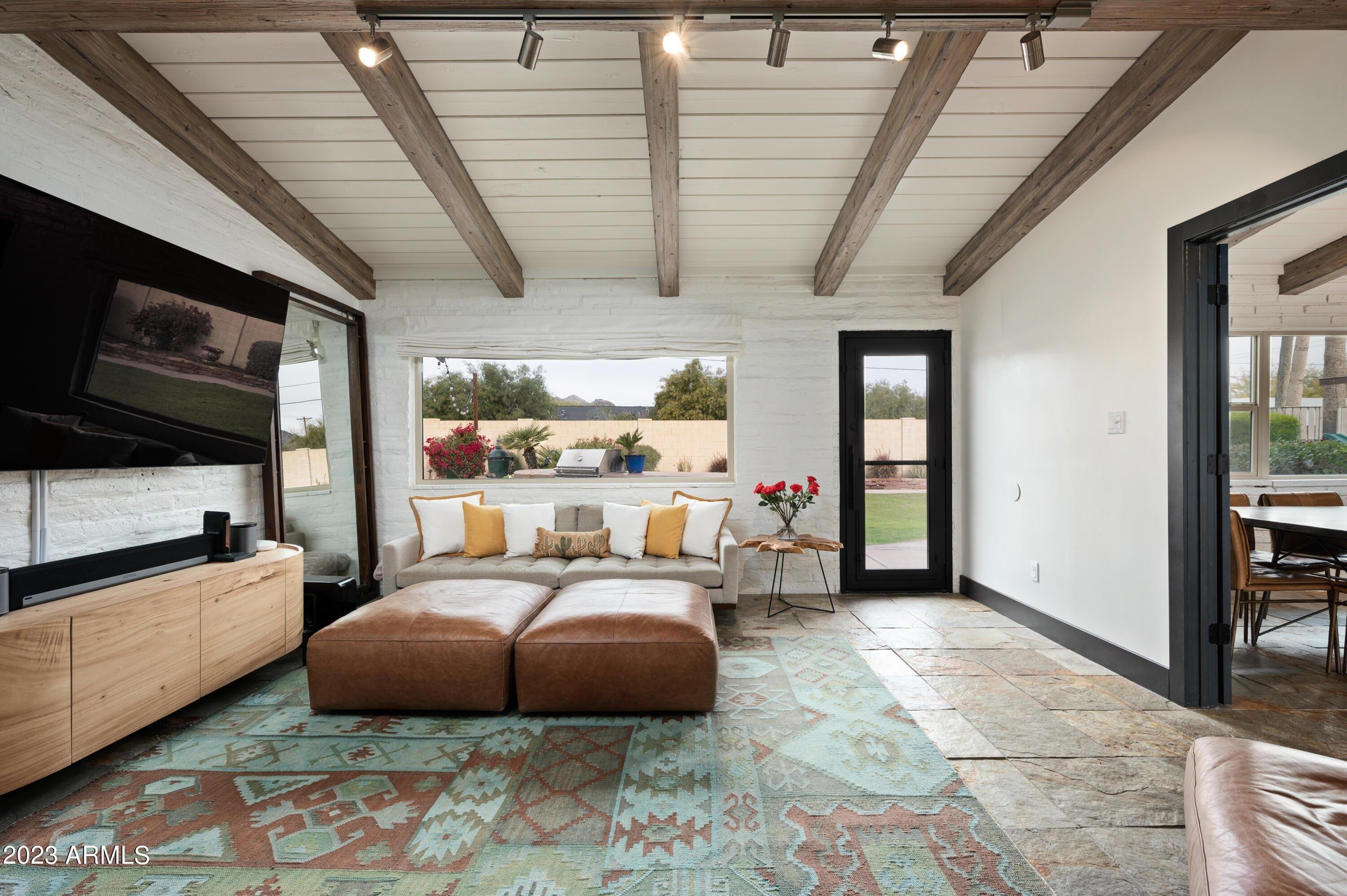 E Stanford Dr, Phoenix, AZ 85018