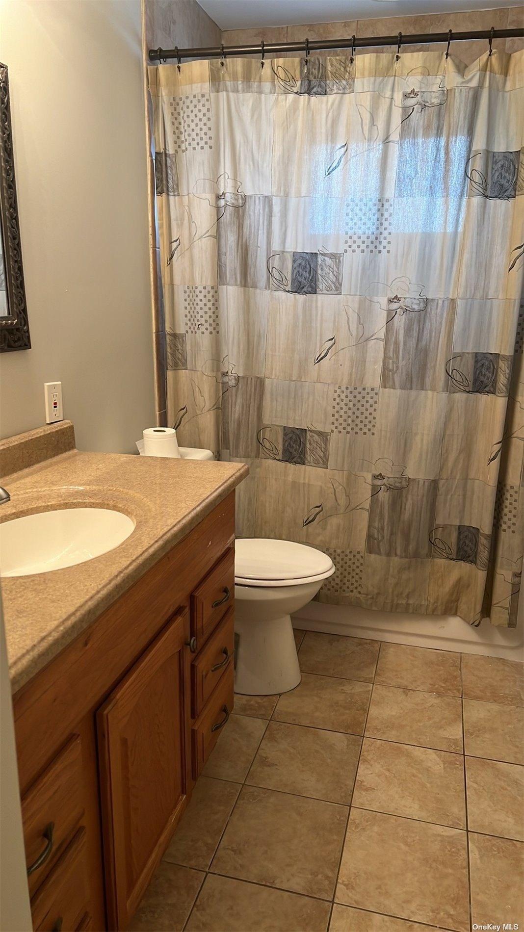 W Minerva Rd, Lindenhurst, NY 11757