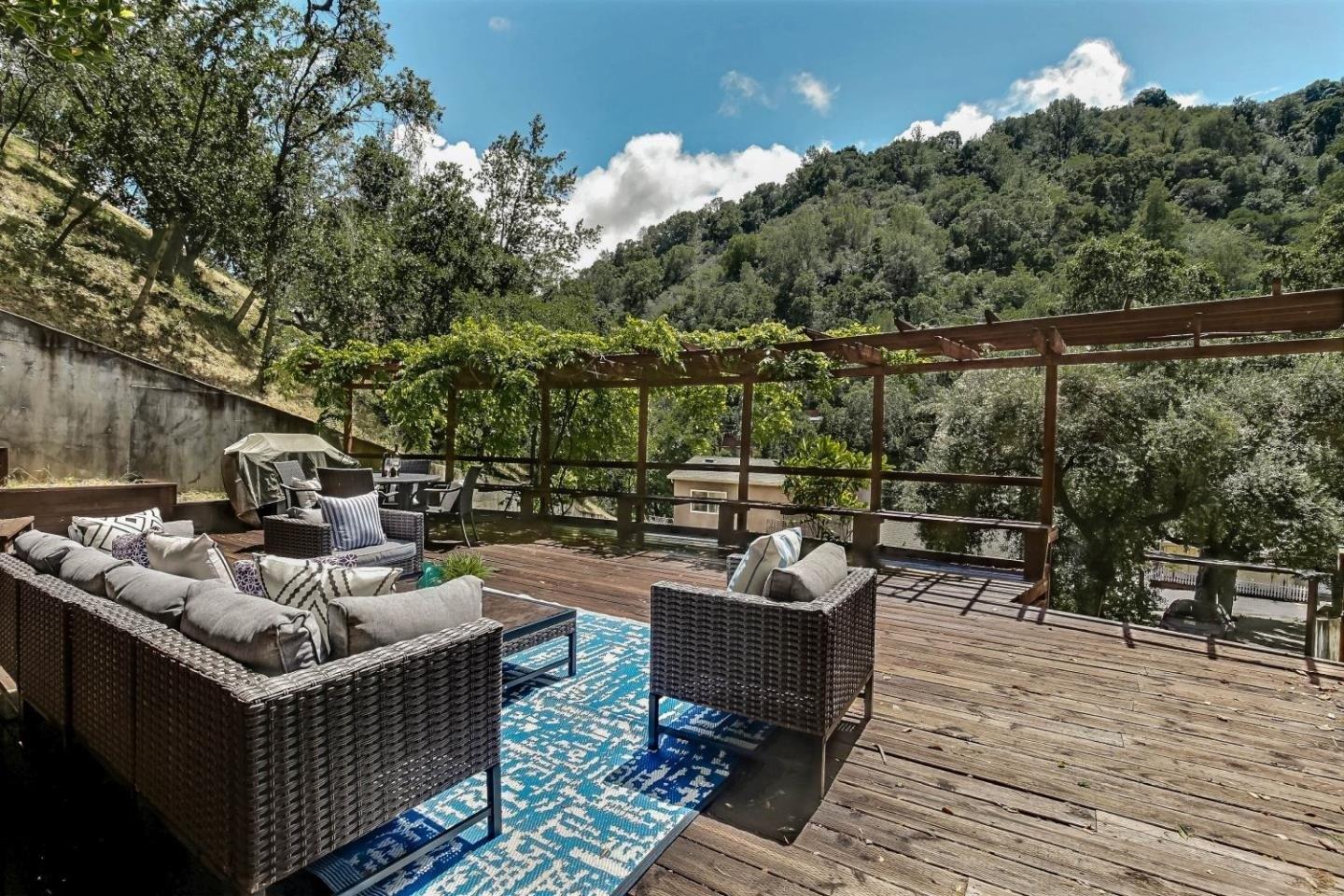 Moody Rd, Los Altos Hills, CA 94022